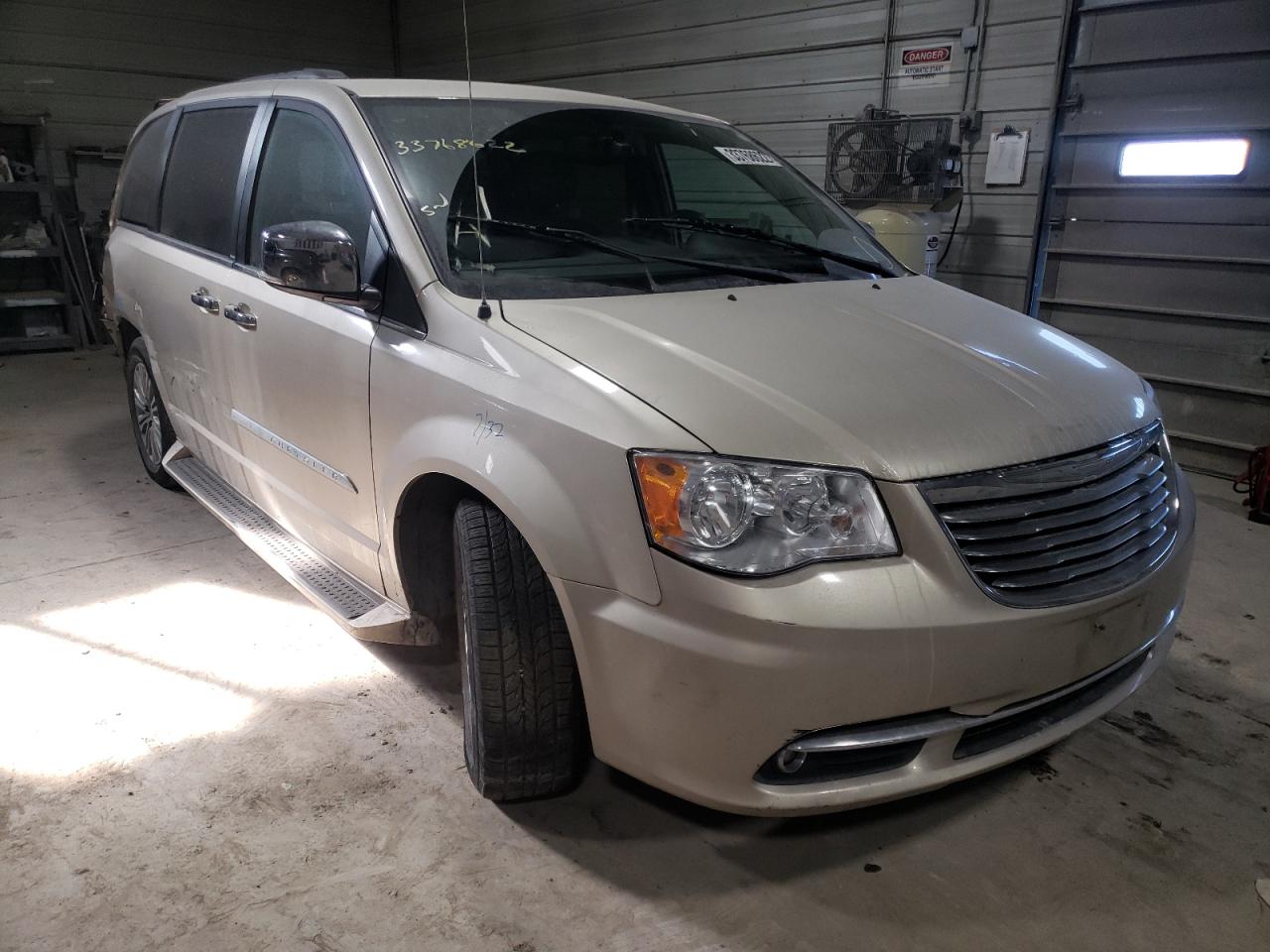 Photo 1 from auction – 2013 CHRYSLER TOWN & COU with VIN 2C4RC1CG3DR818766