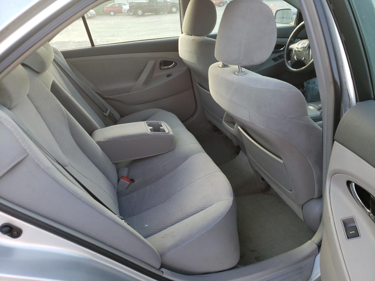 Photo 6 from auction – 2010 TOYOTA CAMRY BASE with VIN 4T1BF3EK2AU015852