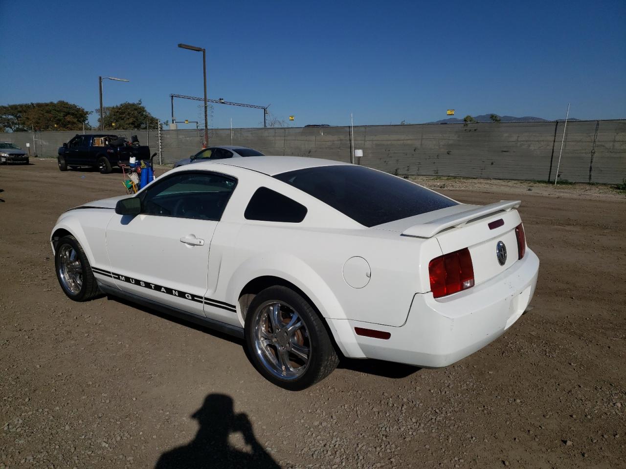 Photo 3 from auction – 2005 FORD MUSTANG with VIN 1ZVFT80N355135914