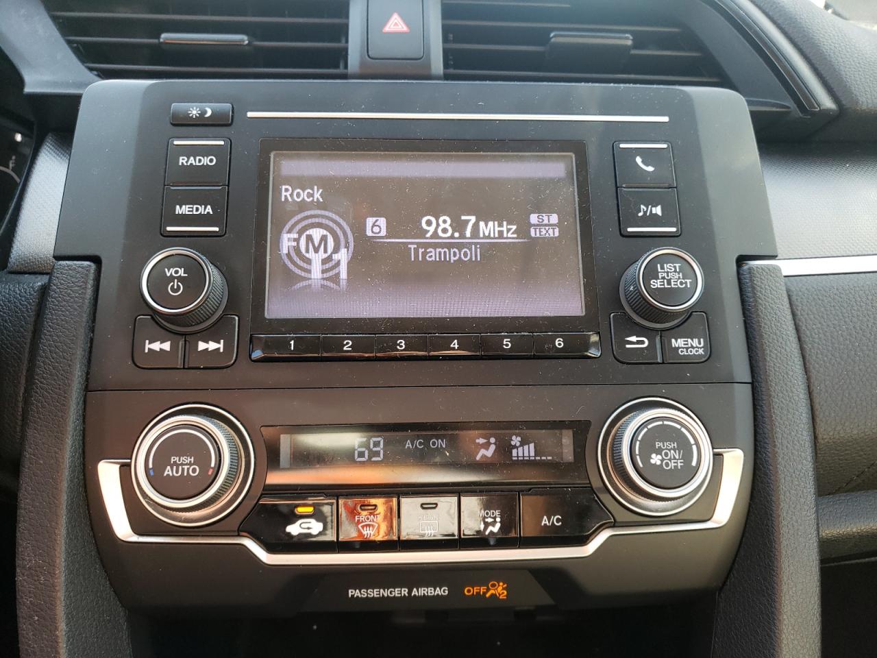 Photo 9 from auction – 2017 HONDA CIVIC LX with VIN 2HGFC2F50HH505044