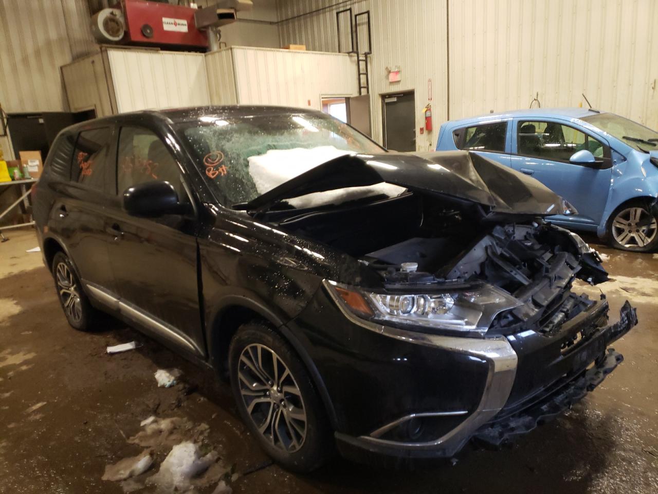 MITSUBISHI OUTLANDER 2017 with VIN JA4AZ2A31HZ035727 - Photo from auction