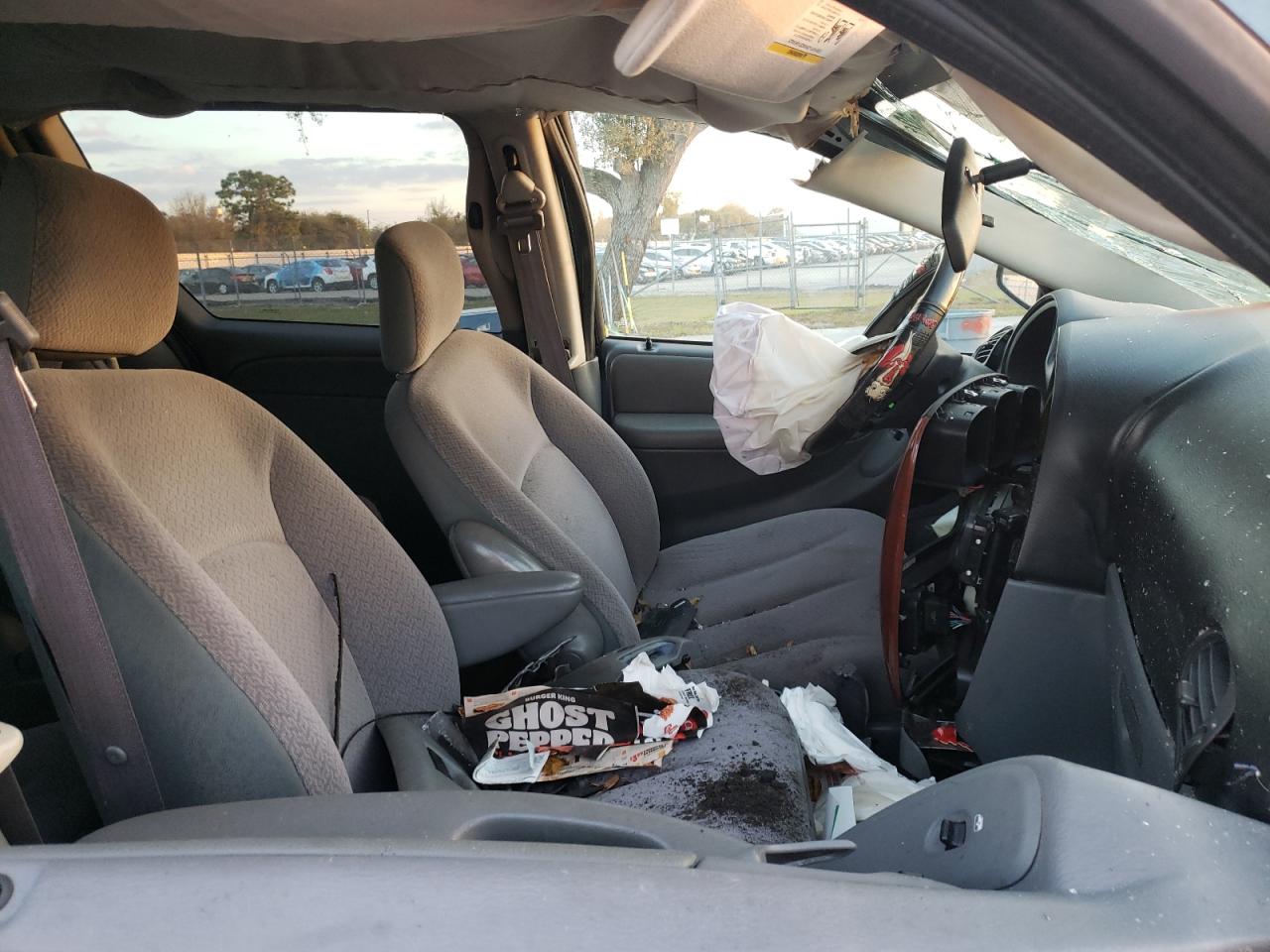 Photo 5 from auction – 2007 CHRYSLER TOWN & COU with VIN 2A4GP44RX7R261558