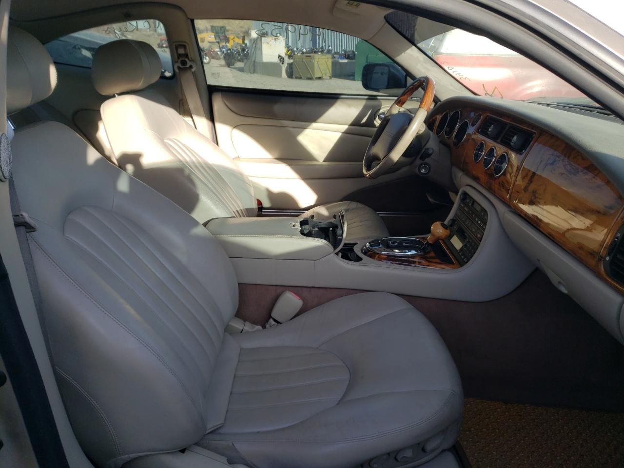 Photo 5 from auction – 2002 JAGUAR XK8 with VIN SAJDA41C52NA25467
