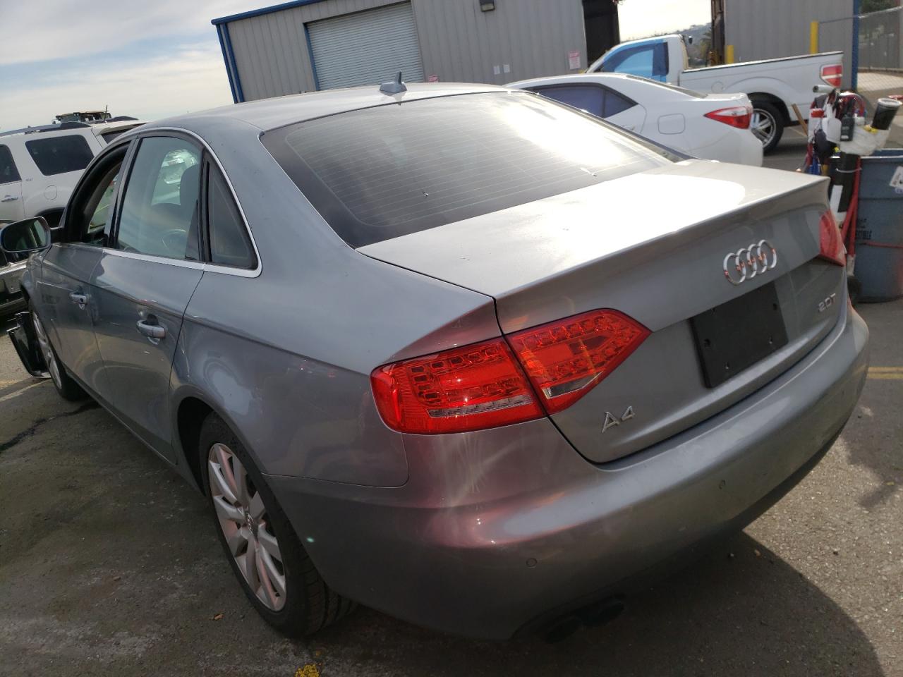 صورة رقم 3 من المزاد - 2011 AUDI A4 PREMIUM مع VIN WAUEFAFL1BN036102