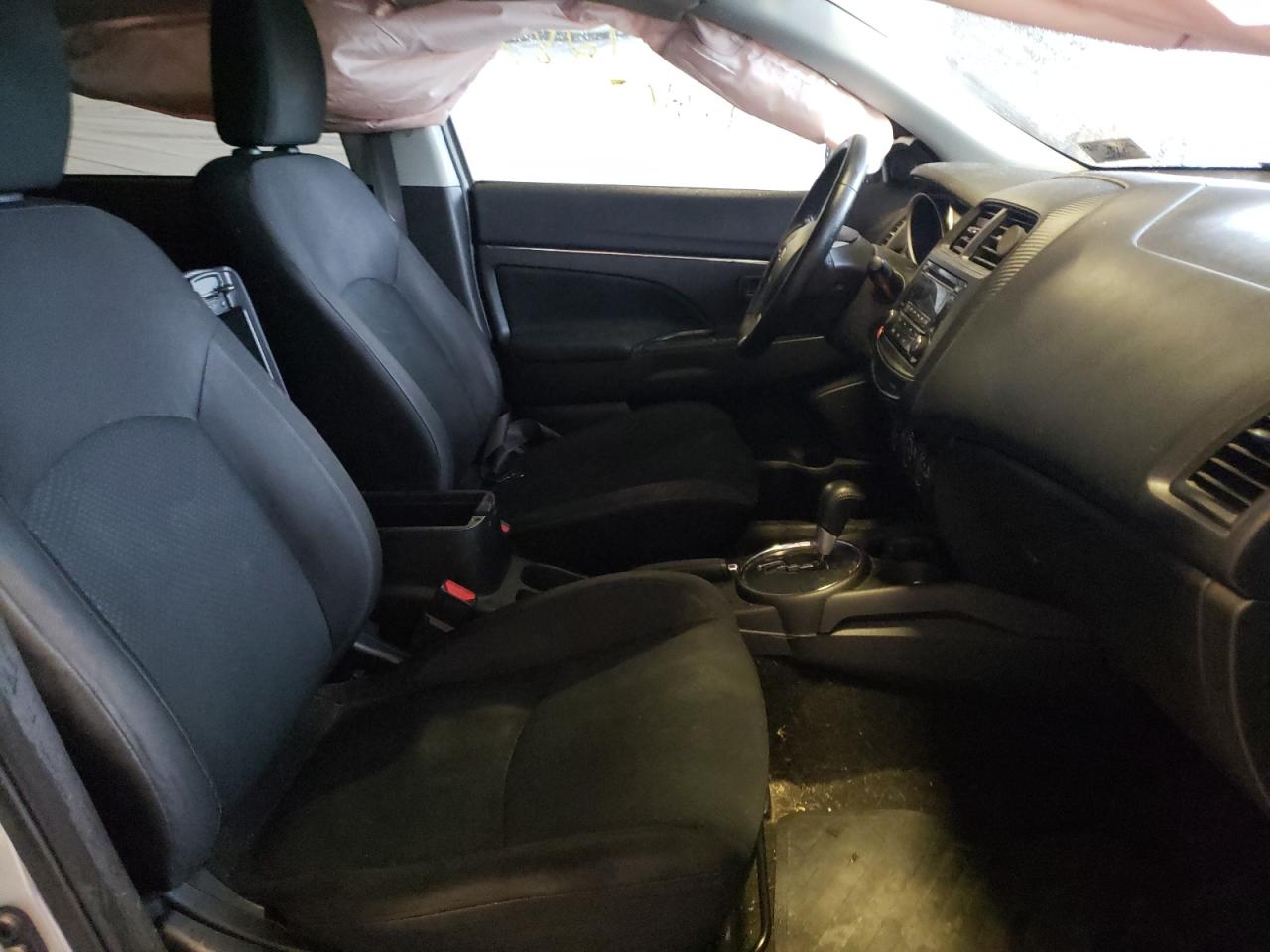 Photo 5 from auction – 2015 MITSUBISHI OUTLANDER with VIN 4A4AR3AW0FE043109