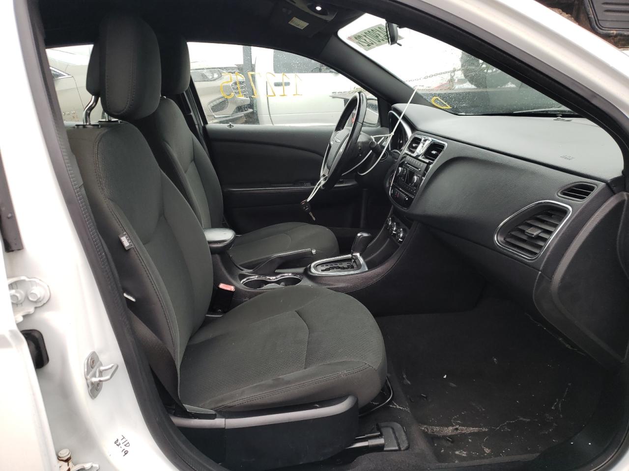 Photo 5 from auction – 2012 CHRYSLER 200 TOURIN with VIN 1C3CCBBB5CN166752