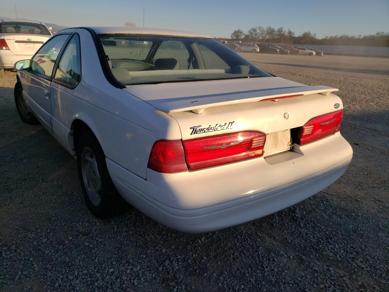 Photo 3 from auction – 1997 FORD THUNDERBIR with VIN 1FALP62W6VH134040
