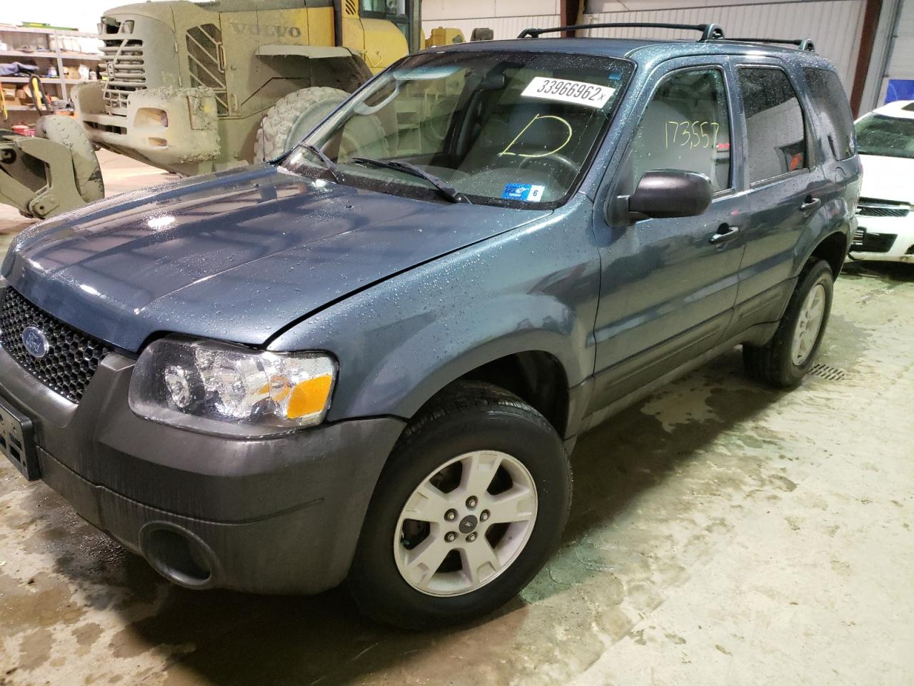 Photo 2 from auction – 2005 FORD ESCAPE XLT with VIN 1FMYU93155KE31702