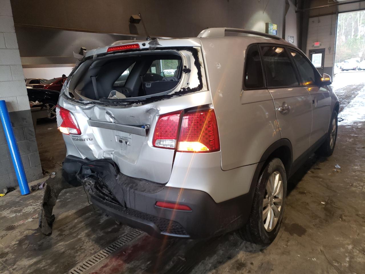 Photo 4 from auction – 2011 KIA SORENTO BA with VIN 5XYKTDA21BG176477