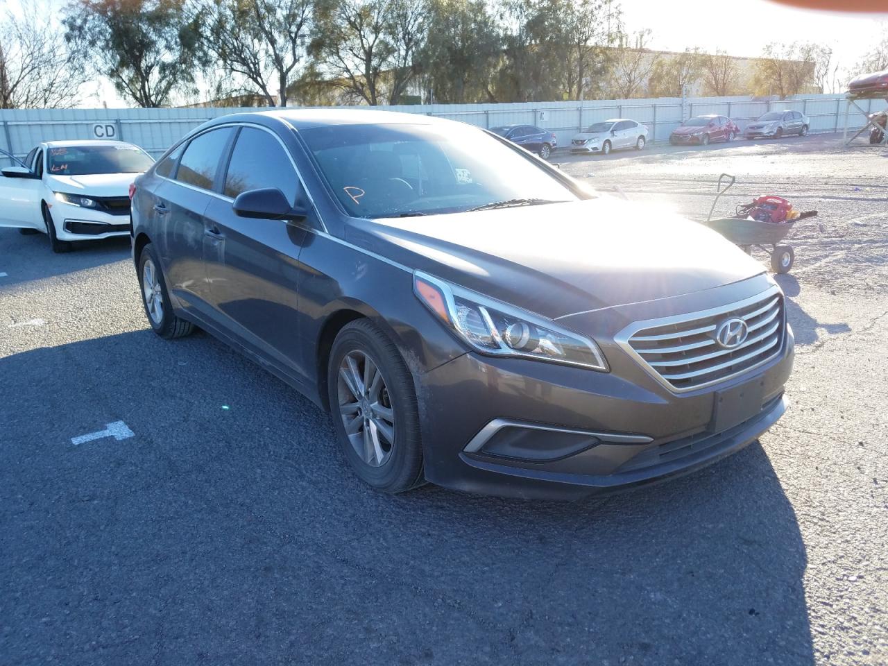 HYUNDAI SONATA SE 2017 with VIN 5NPE24AF0HH541476 - Photo from auction