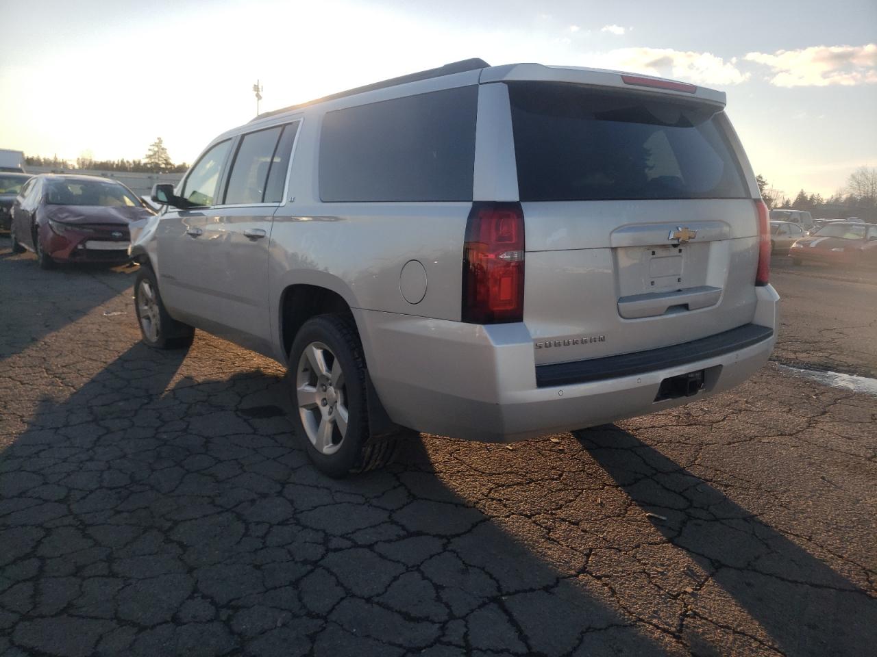 Photo 3 from auction – 2016 CHEVROLET SUBURBAN K with VIN 1GNSKHKC0GR123299