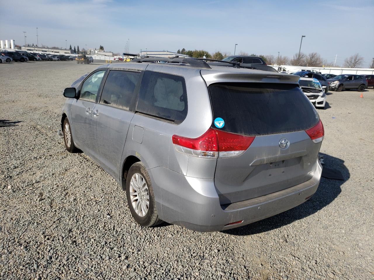 Photo 3 from auction – 2012 TOYOTA SIENNA XLE with VIN 5TDYK3DC5CS265677