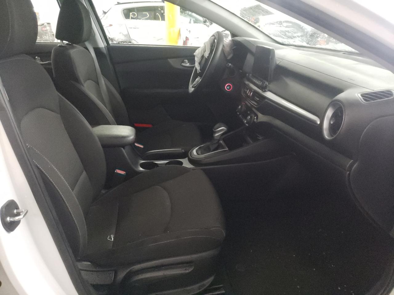 Photo 5 from auction – 2019 KIA FORTE FE with VIN 3KPF24AD6KE011043