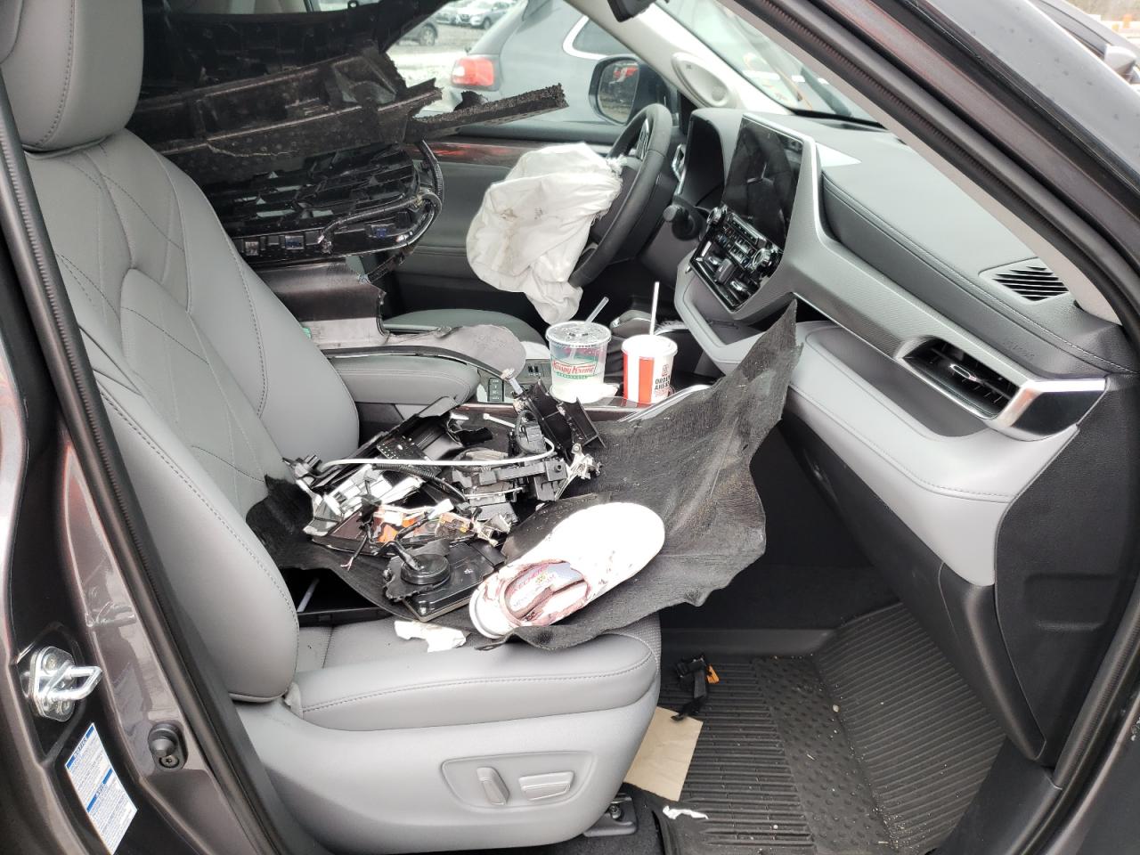 Photo 5 from auction – 2021 TOYOTA HIGHLANDER with VIN 5TDFZRBHXMS118471