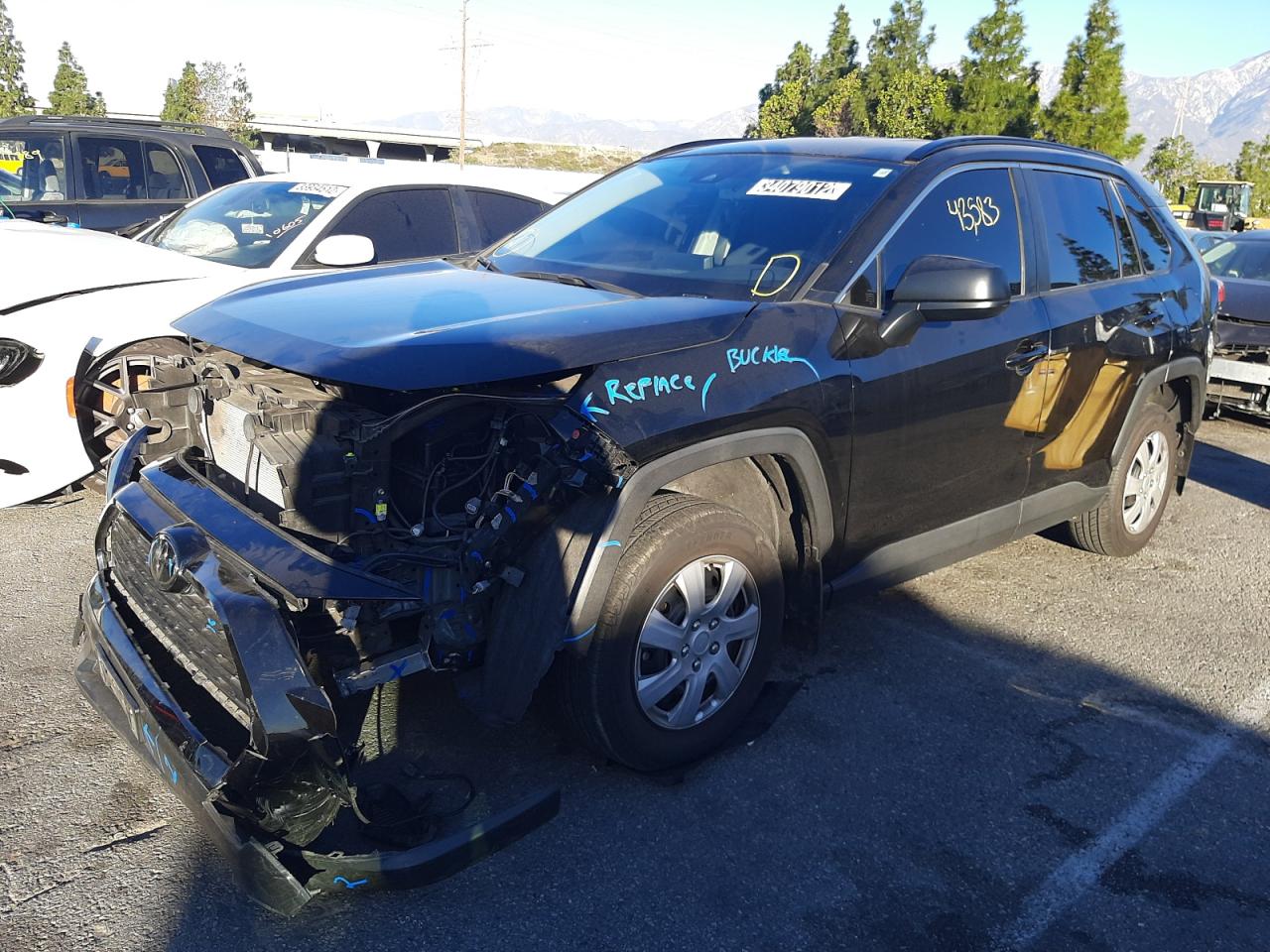 Photo 2 from auction – 2019 TOYOTA RAV4 LE with VIN JTMH1RFV9KD039365