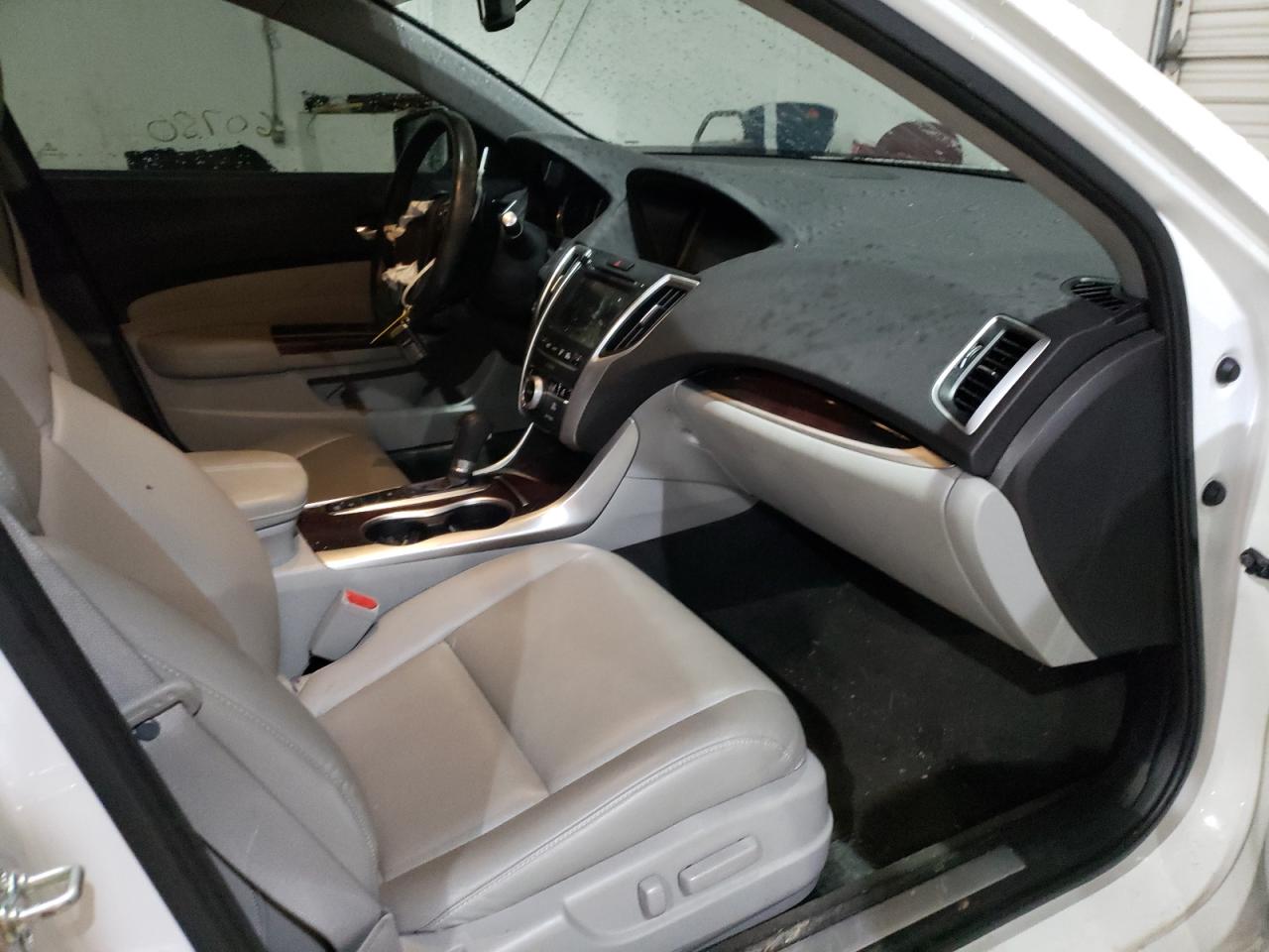 Photo 5 from auction – 2015 ACURA TLX with VIN 19UUB1F33FA013624