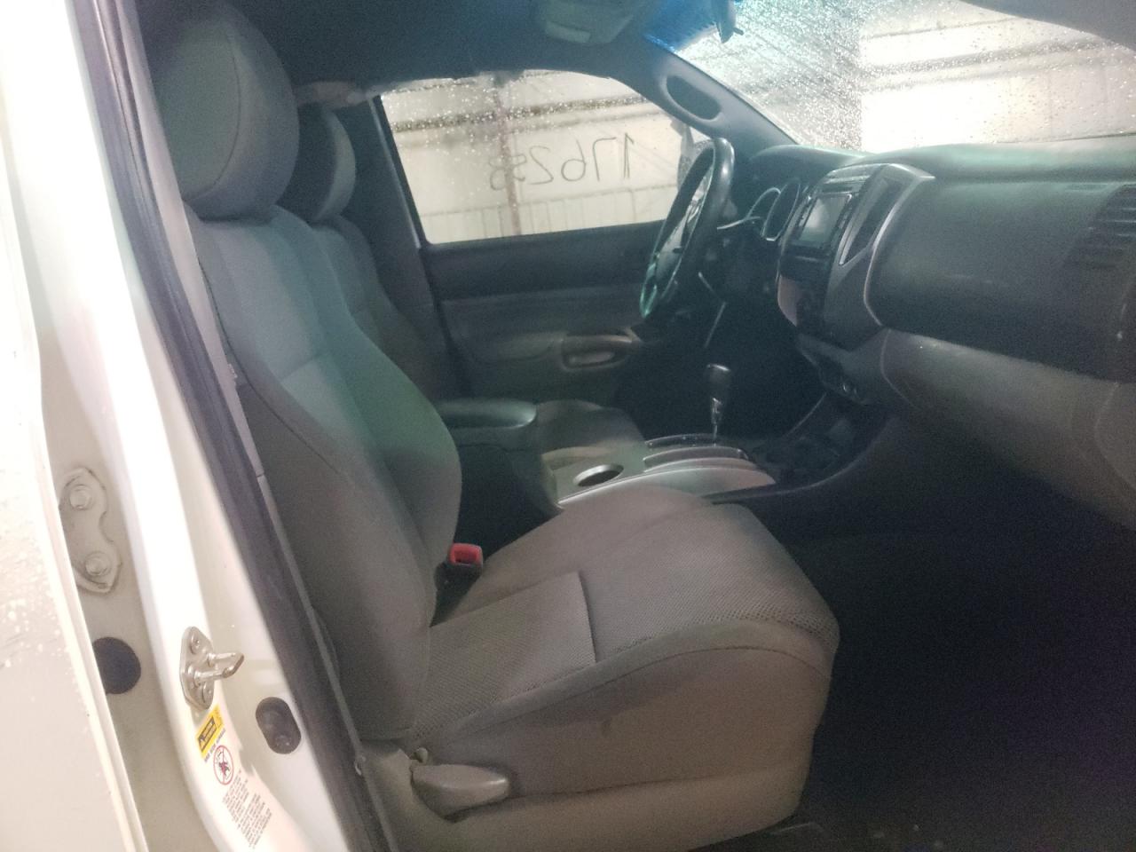 Photo 5 from auction – 2014 TOYOTA TACOMA DOU with VIN 3TMLU4EN6EM152284