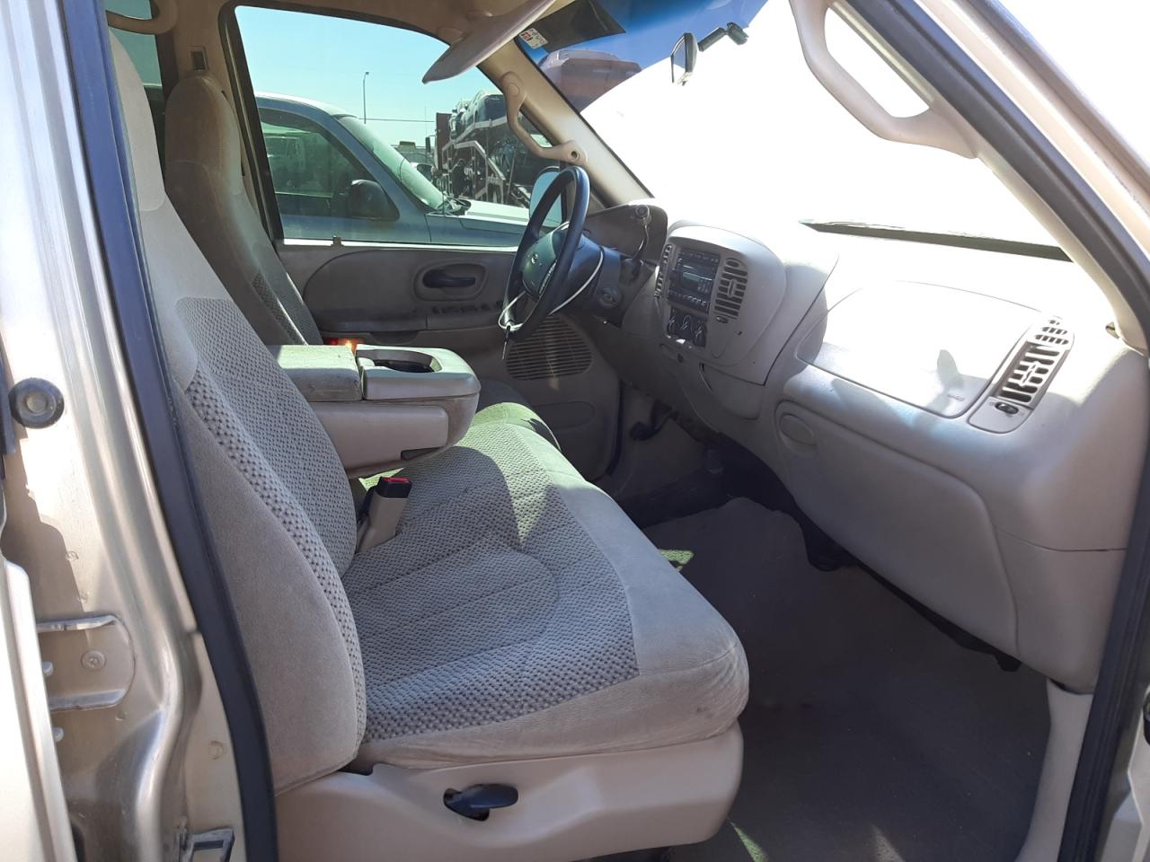 Photo 5 from auction – 2001 FORD F150 SUPER with VIN 1FTRW07W11KD93187