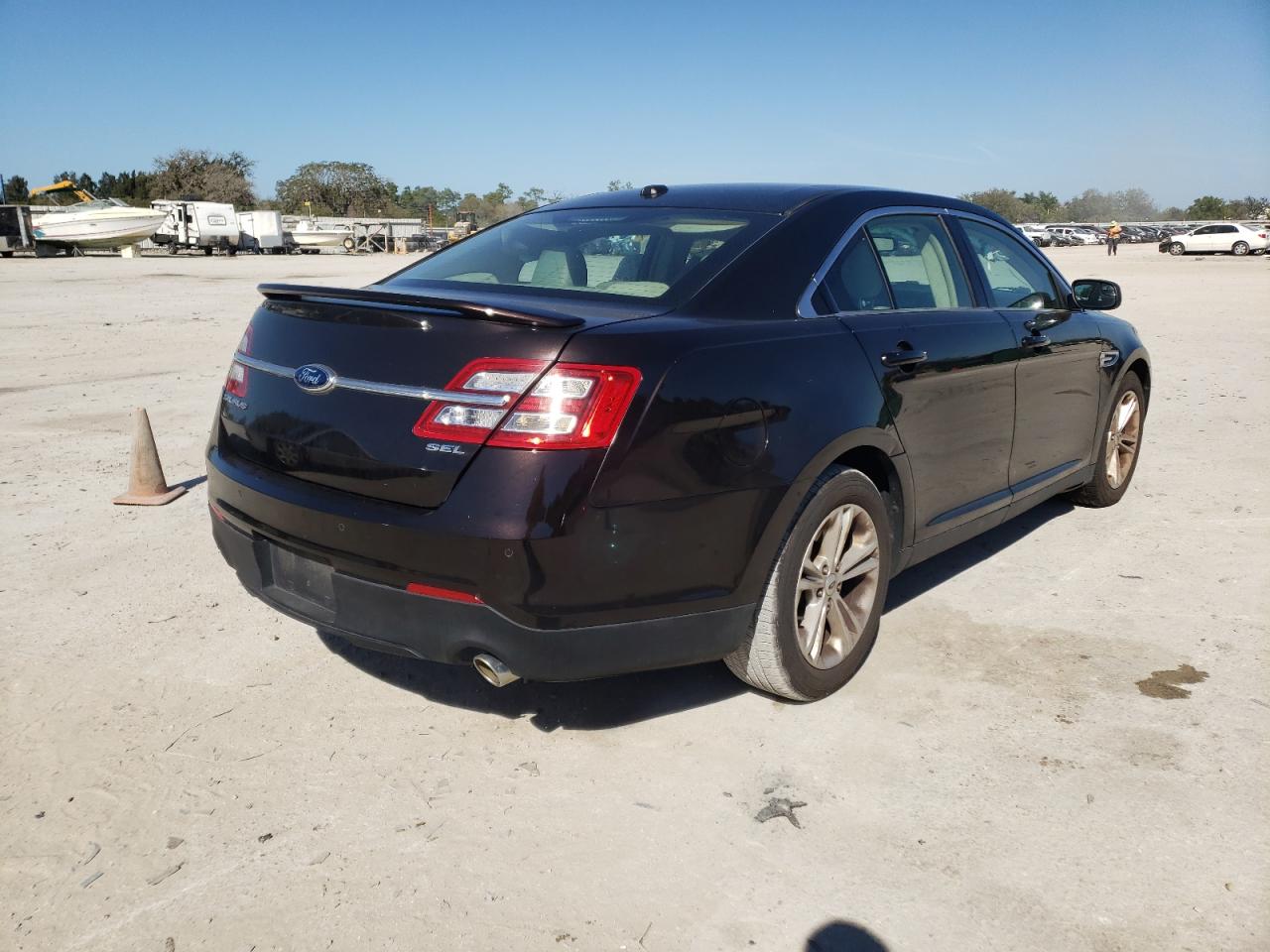 Photo 4 from auction – 2013 FORD TAURUS SEL with VIN 1FAHP2E83DG165746