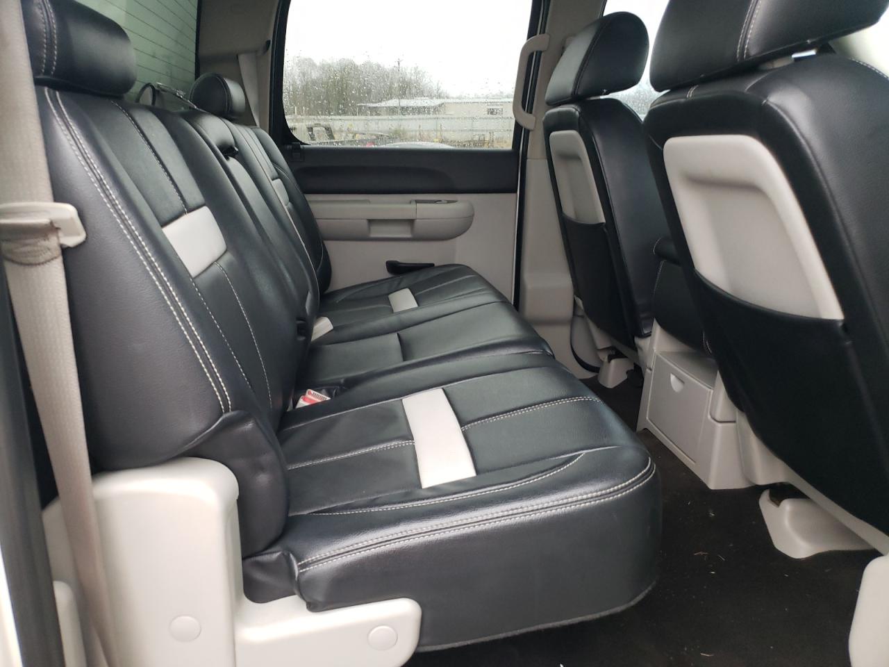 Photo 6 from auction – 2011 CHEVROLET SILVERADO with VIN 3GCPKSE33BG339356