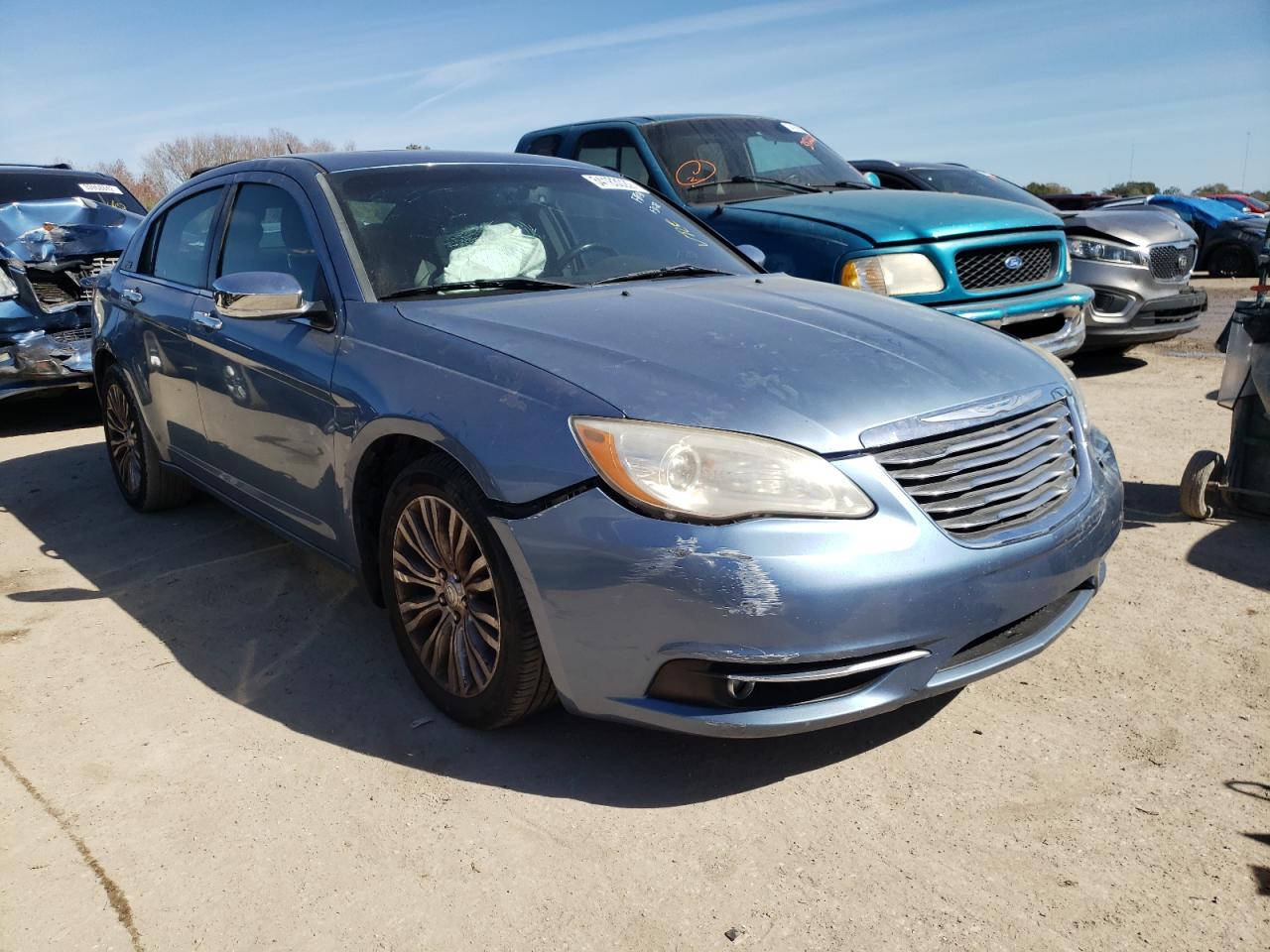 CHRYSLER 200 LIMITE 2011 with VIN 1C3BC2FG9BN603992 - Photo from auction