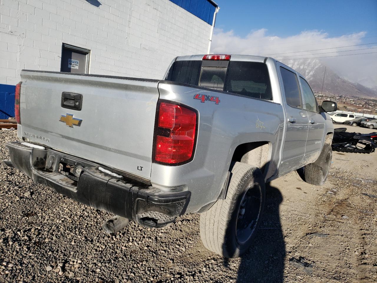 Photo 4 from auction – 2016 CHEVROLET SILVERADO with VIN 3GCUKREH2GG247363