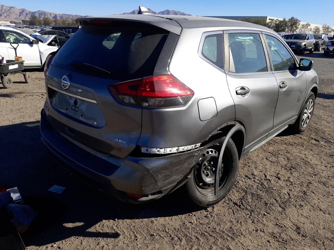 Photo 4 from auction – 2017 NISSAN ROGUE S with VIN KNMAT2MV4HP575749