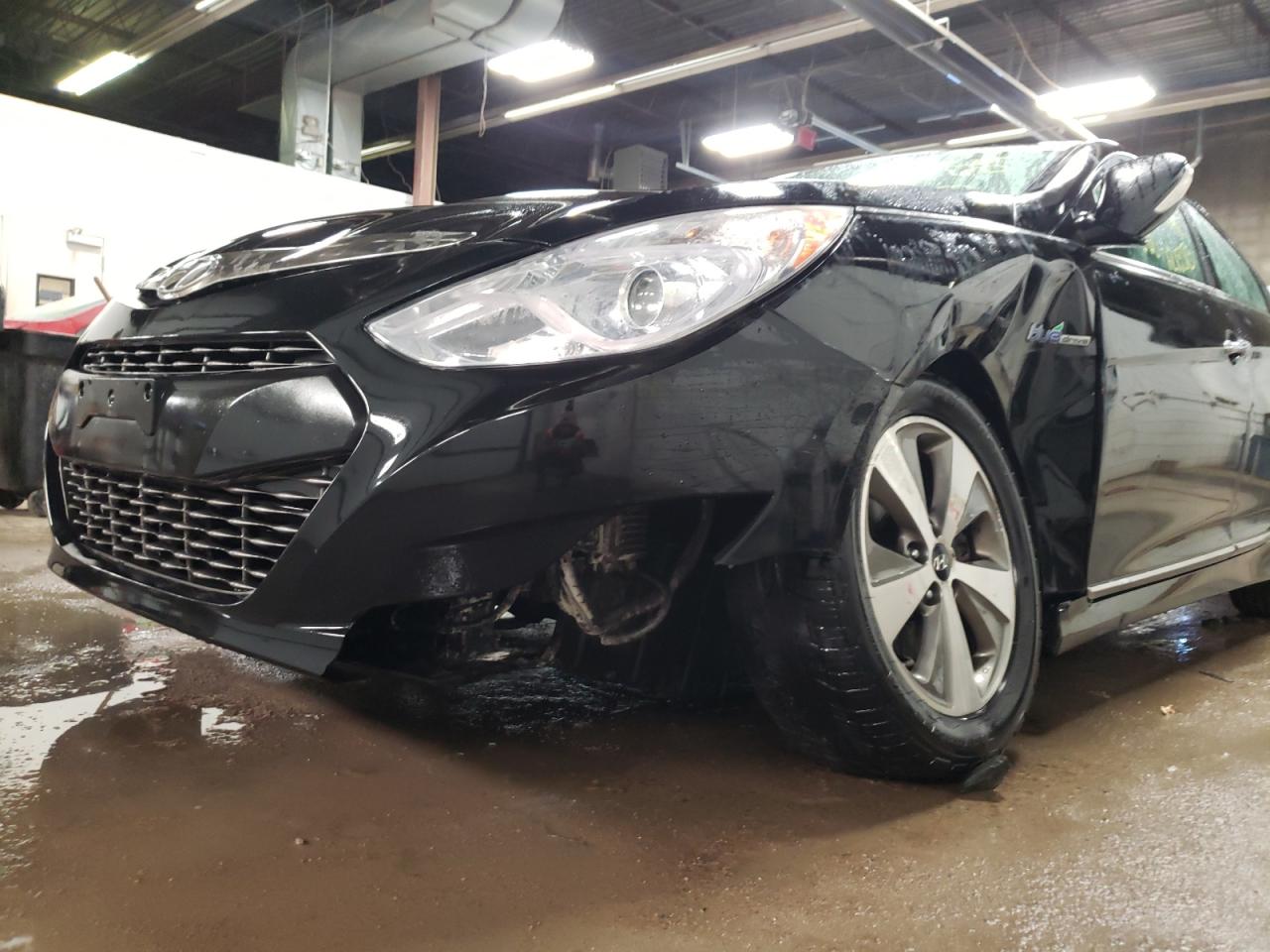 Photo 9 from auction – 2011 HYUNDAI SONATA HYB with VIN KMHEC4A4XBA013465