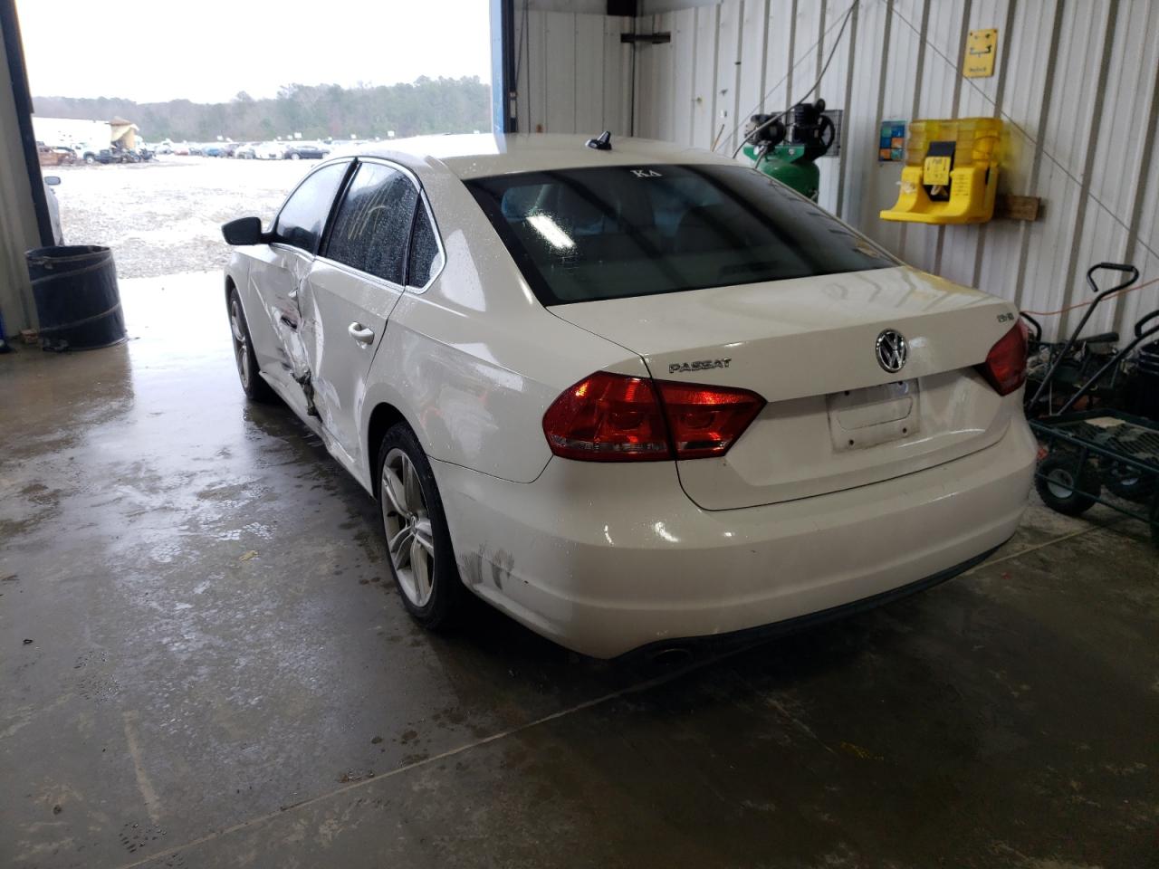 Photo 3 from auction – 2014 VOLKSWAGEN PASSAT SE with VIN 1VWBT7A37EC093880