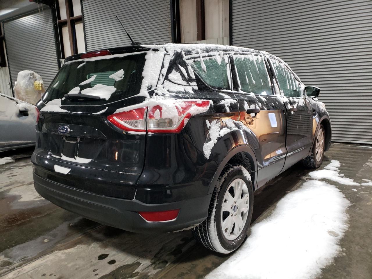 Photo 4 from auction – 2016 FORD ESCAPE S with VIN 1FMCU0F73GUC35156
