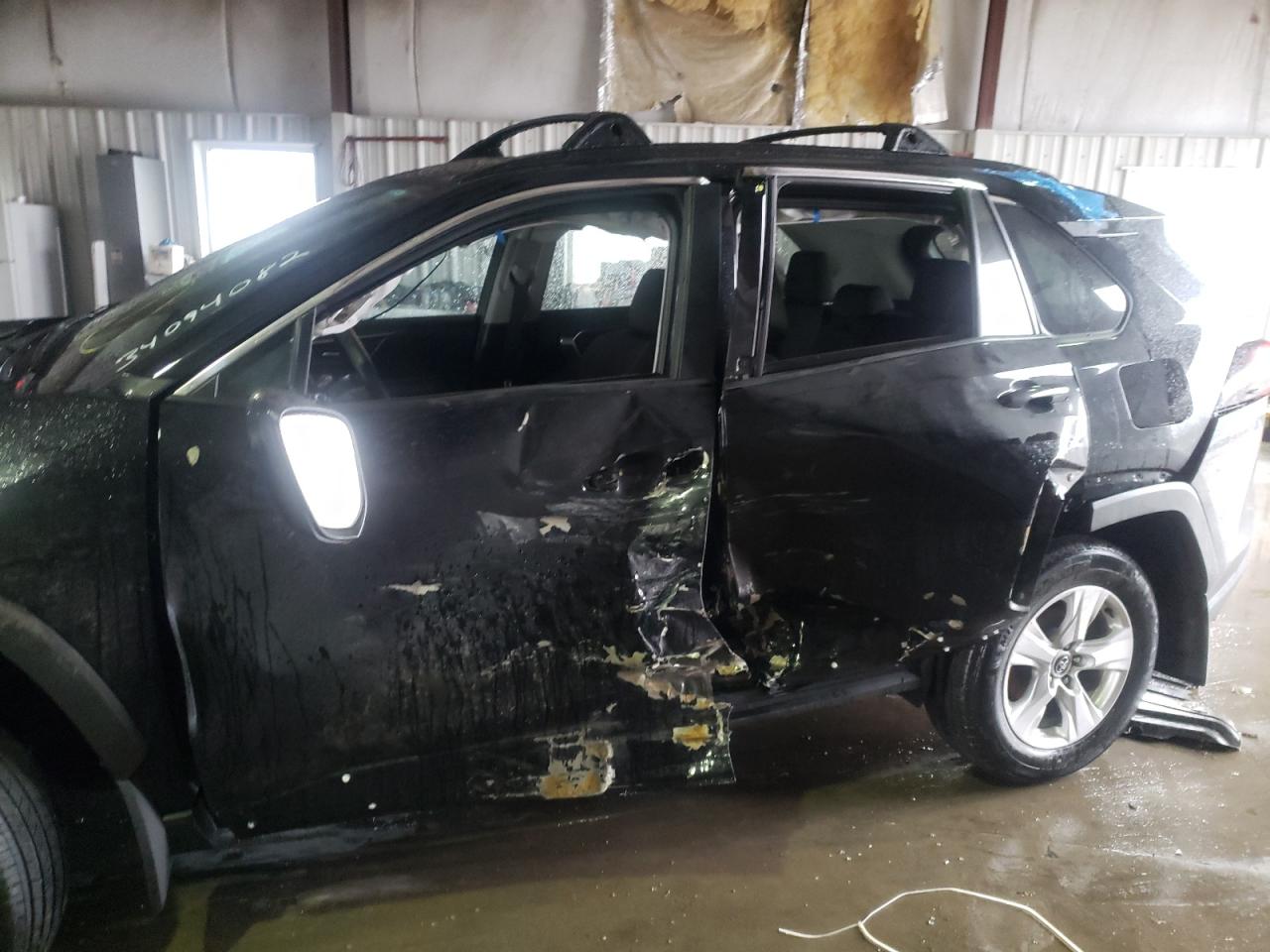 Photo 9 from auction – 2021 TOYOTA RAV4 XLE with VIN 2T3P1RFV4MC149243