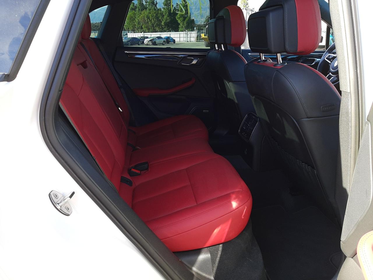 Photo 6 from auction – 2020 PORSCHE MACAN S with VIN WP1AB2A59LLB37119