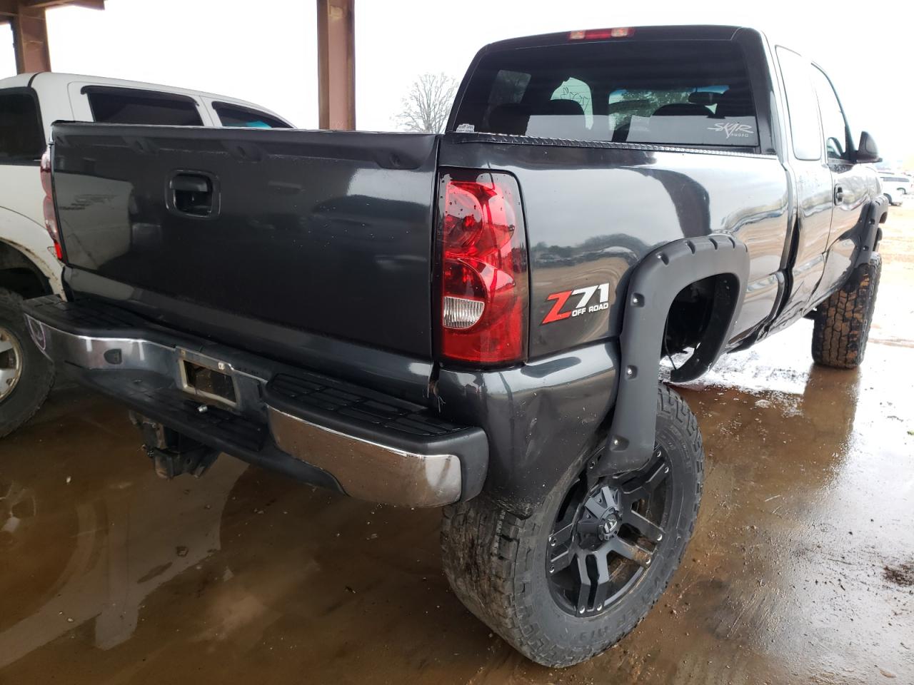 Photo 4 from auction – 2004 CHEVROLET SILVERADO with VIN 2GCEK19T341154182