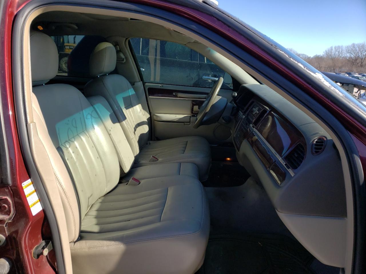 Photo 5 from auction – 2004 LINCOLN TOWN CAR E with VIN 1LNHM81W14Y609190