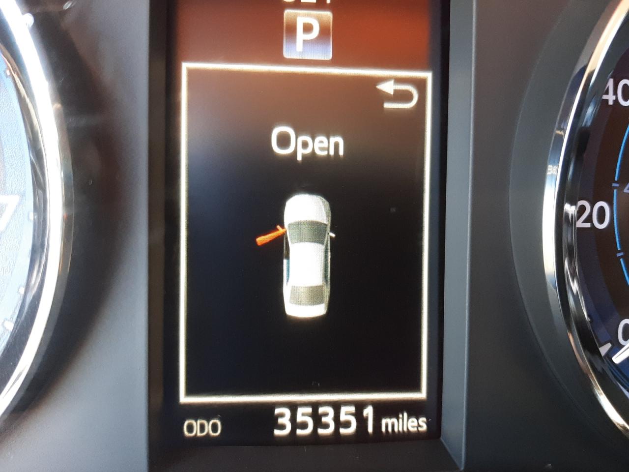Photo 8 from auction – 2018 TOYOTA COROLLA L with VIN 2T1BURHE9JC093481
