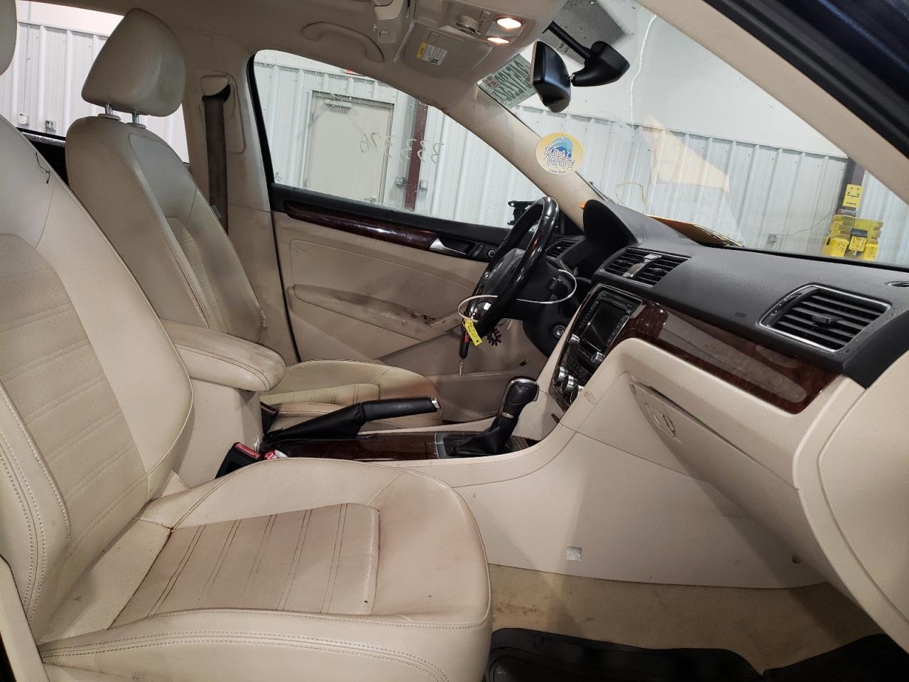 Photo 5 from auction – 2012 VOLKSWAGEN PASSAT SEL with VIN 1VWCH7A39CC070006