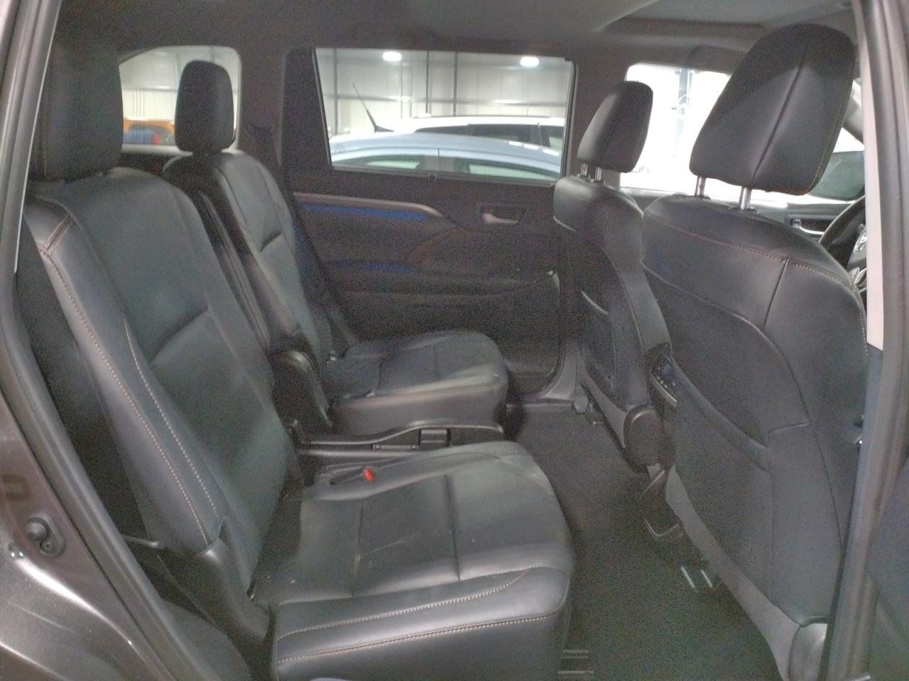 Photo 6 from auction – 2019 TOYOTA HIGHLANDER with VIN 5TDDZRFH3KS937692