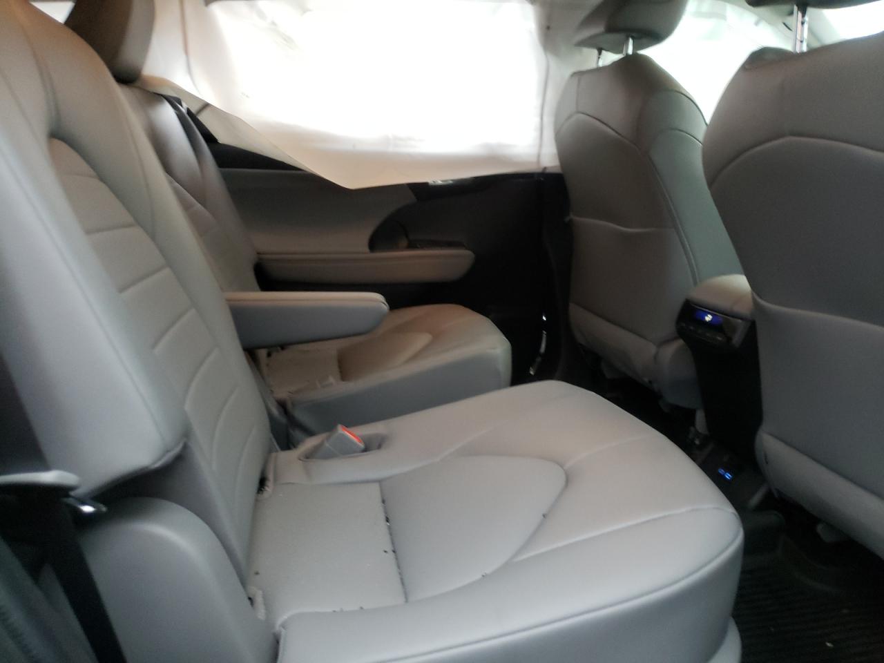 Photo 6 from auction – 2022 TOYOTA HIGHLANDER with VIN 5TDGZRBH2NS176399