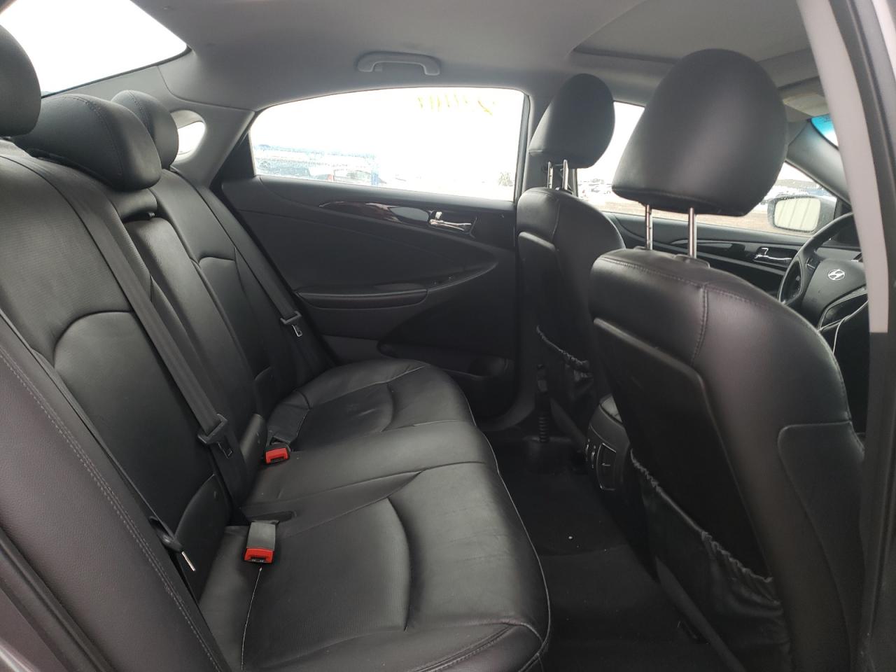 Photo 6 from auction – 2011 HYUNDAI SONATA SE with VIN 5NPEC4AB8BH288036