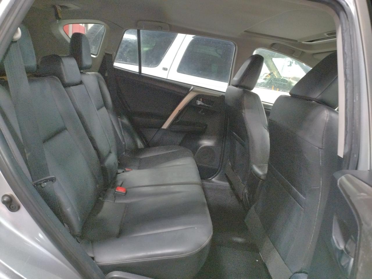 Photo 6 from auction – 2015 TOYOTA RAV4 LIMIT with VIN JTMDFREV9FD150974