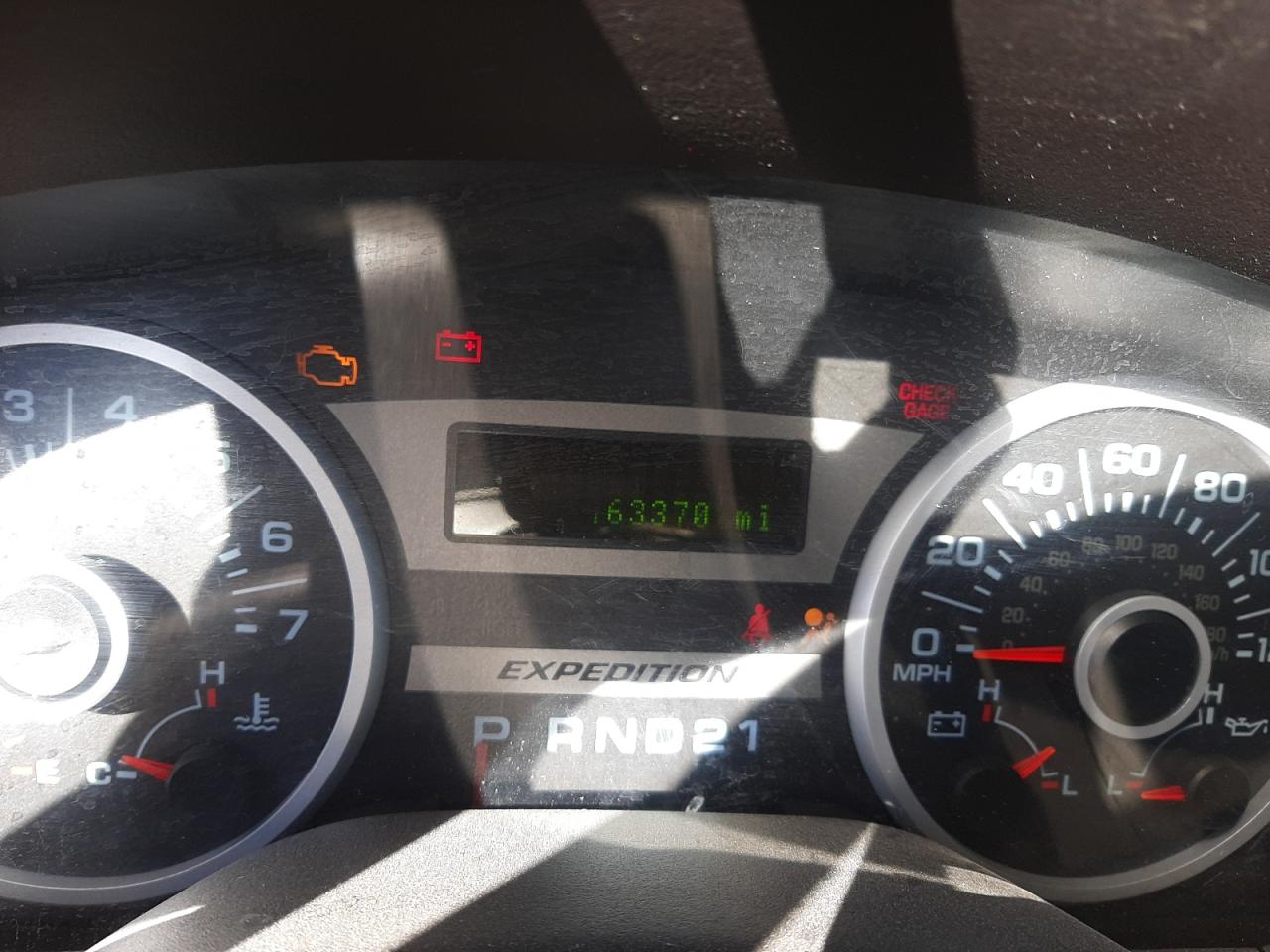 Photo 8 from auction – 2005 FORD EXPEDITION with VIN 1FMFU17545LA07797