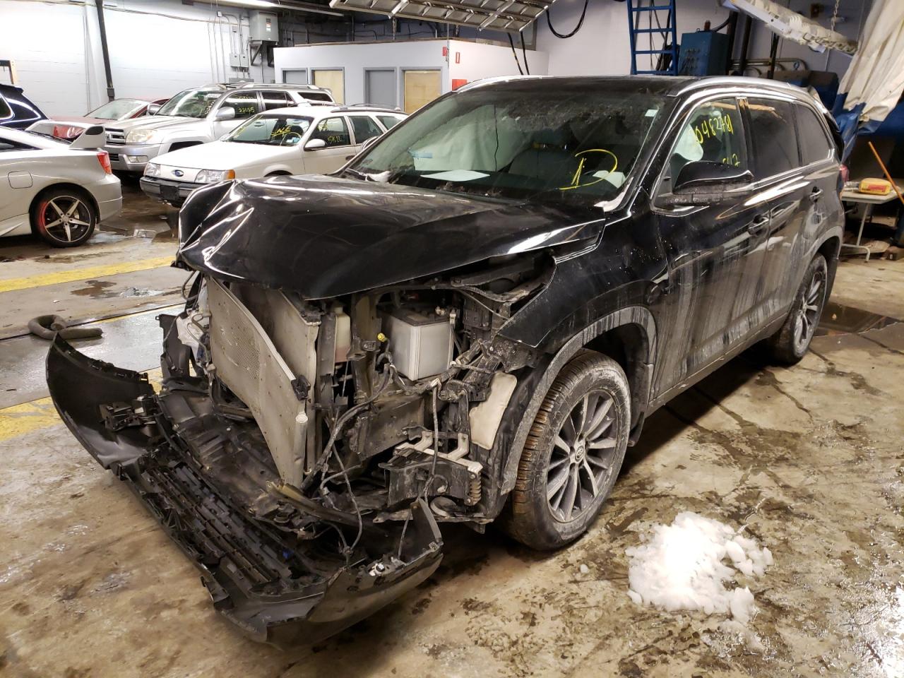 Photo 2 from auction – 2018 TOYOTA HIGHLANDER with VIN 5TDJZRFHXJS546542