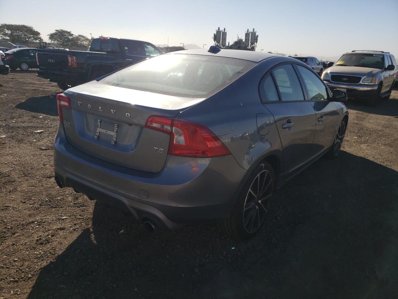 Photo 4 from auction – 2017 VOLVO S60 with VIN YV126MFL1H2437614