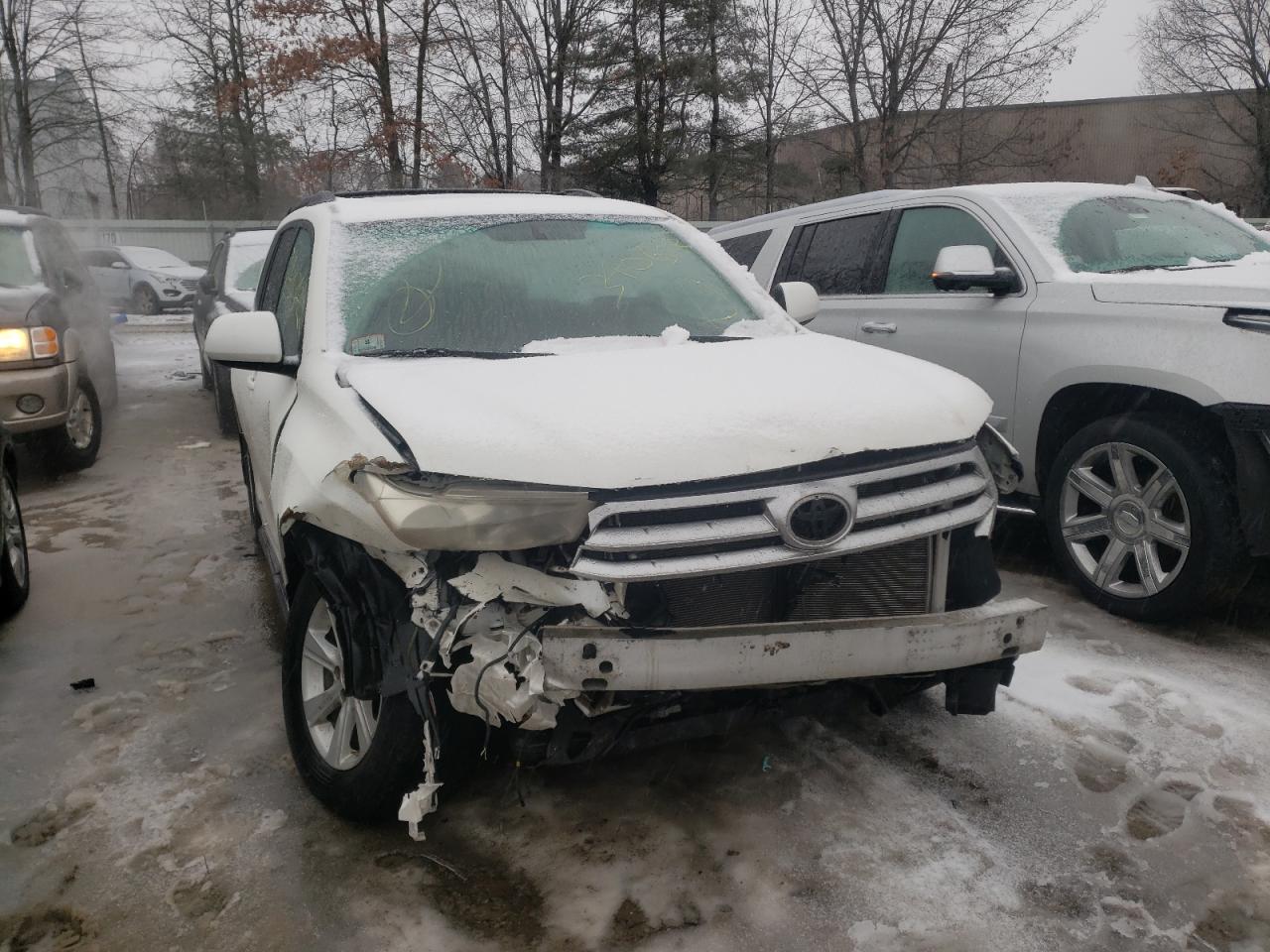 TOYOTA HIGHLANDER 2013 z numerem VIN 5TDBK3EH1DS235786 - Zdjęcie z aukcji