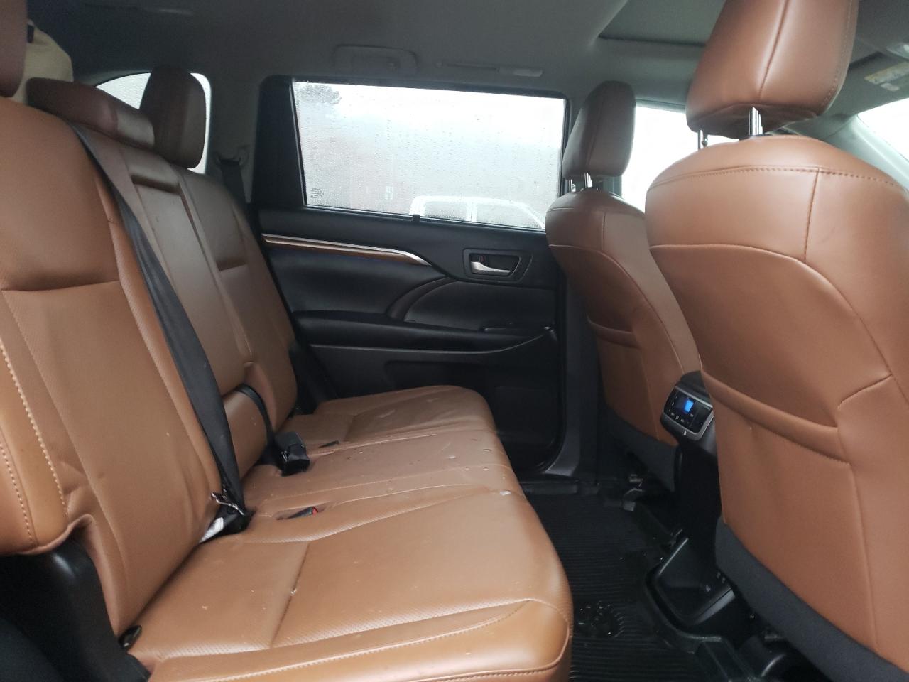 Photo 6 from auction – 2019 TOYOTA HIGHLANDER with VIN 5TDDZRFH3KS968313