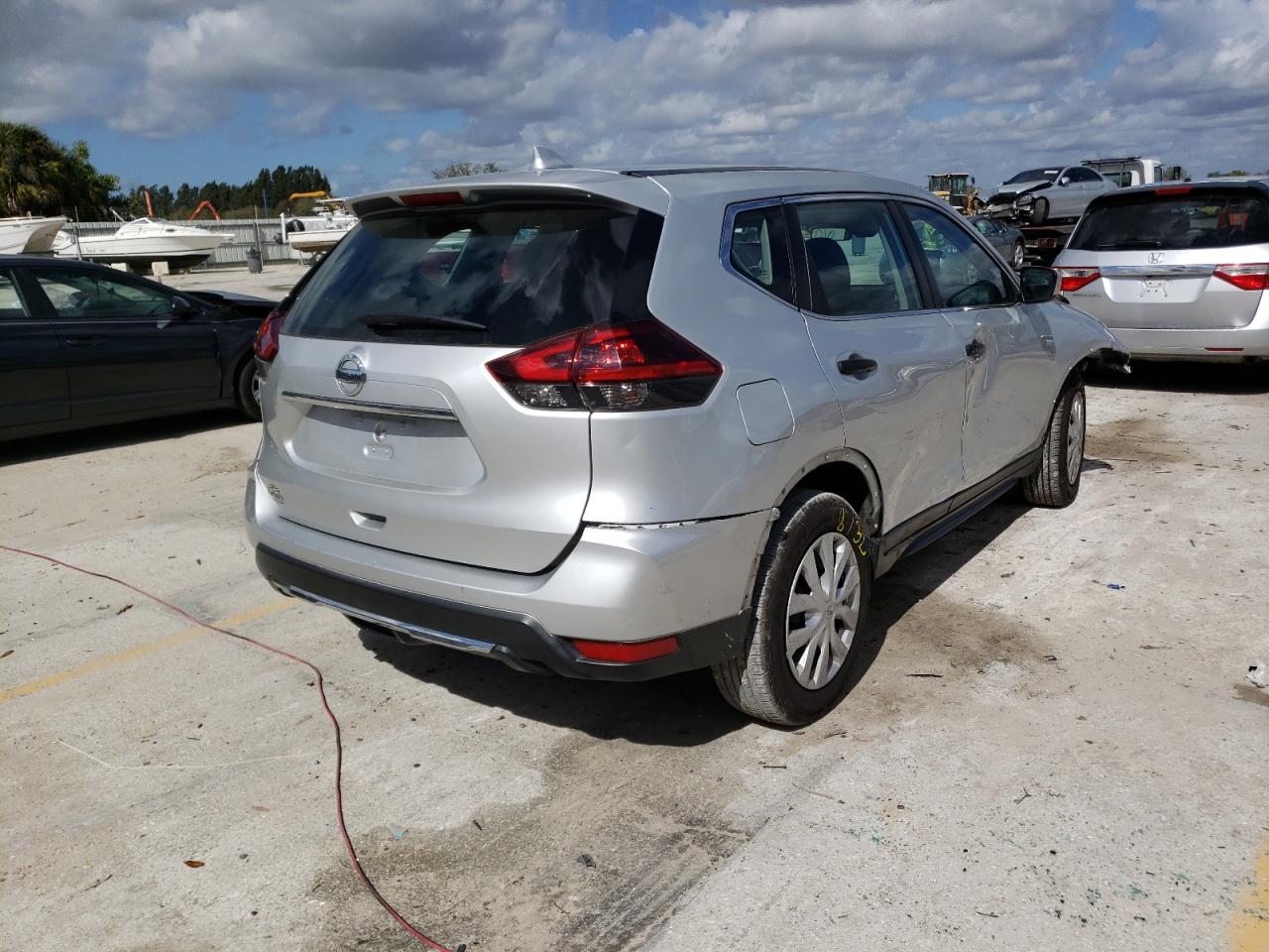 Photo 4 from auction – 2019 NISSAN ROGUE S with VIN 5N1AT2MT0KC771910