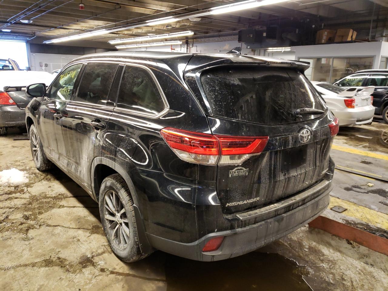 Photo 3 from auction – 2018 TOYOTA HIGHLANDER with VIN 5TDJZRFHXJS546542