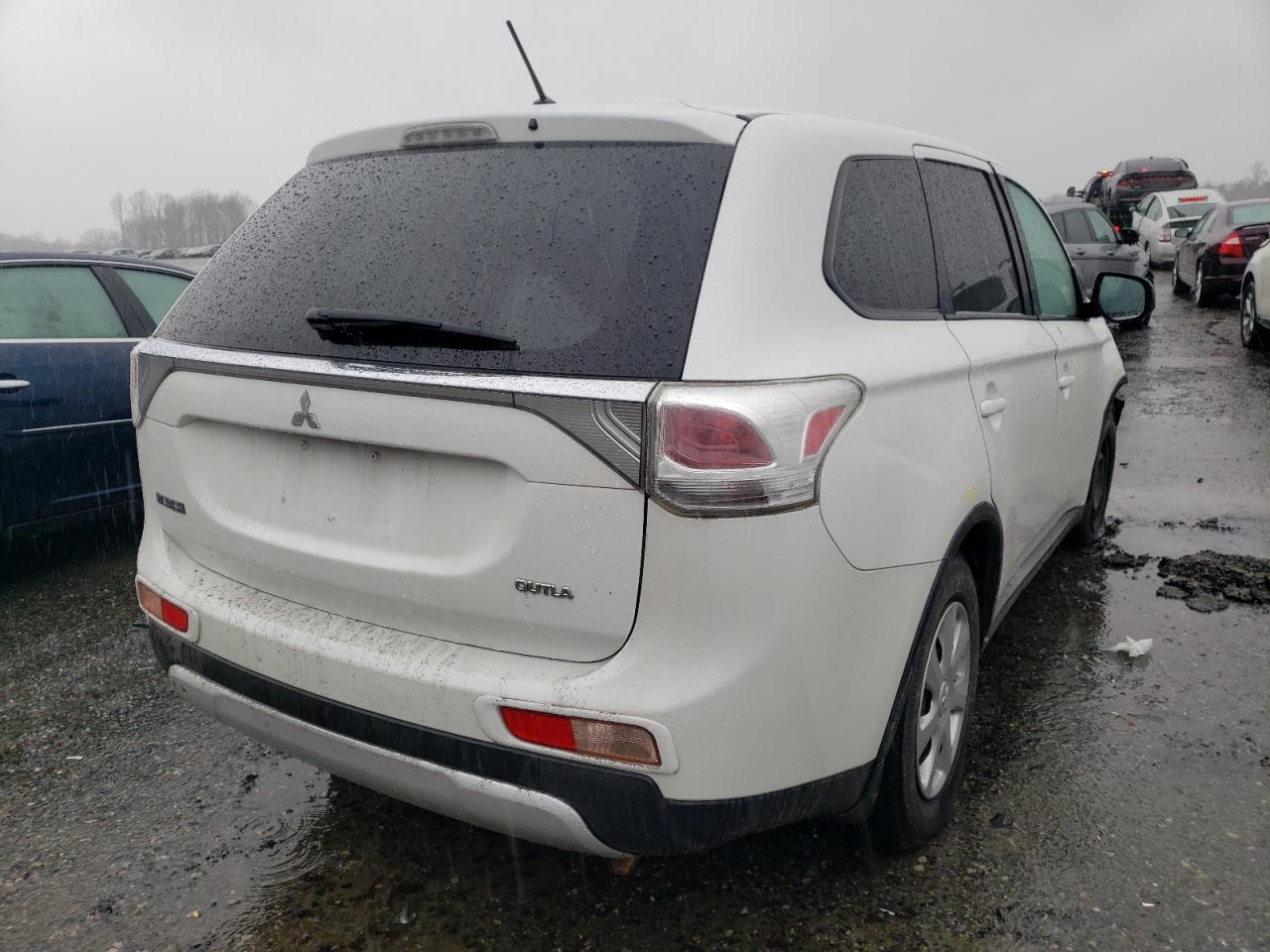 Photo 4 from auction – 2015 MITSUBISHI OUTLANDER with VIN JA4AD2A30FZ000141