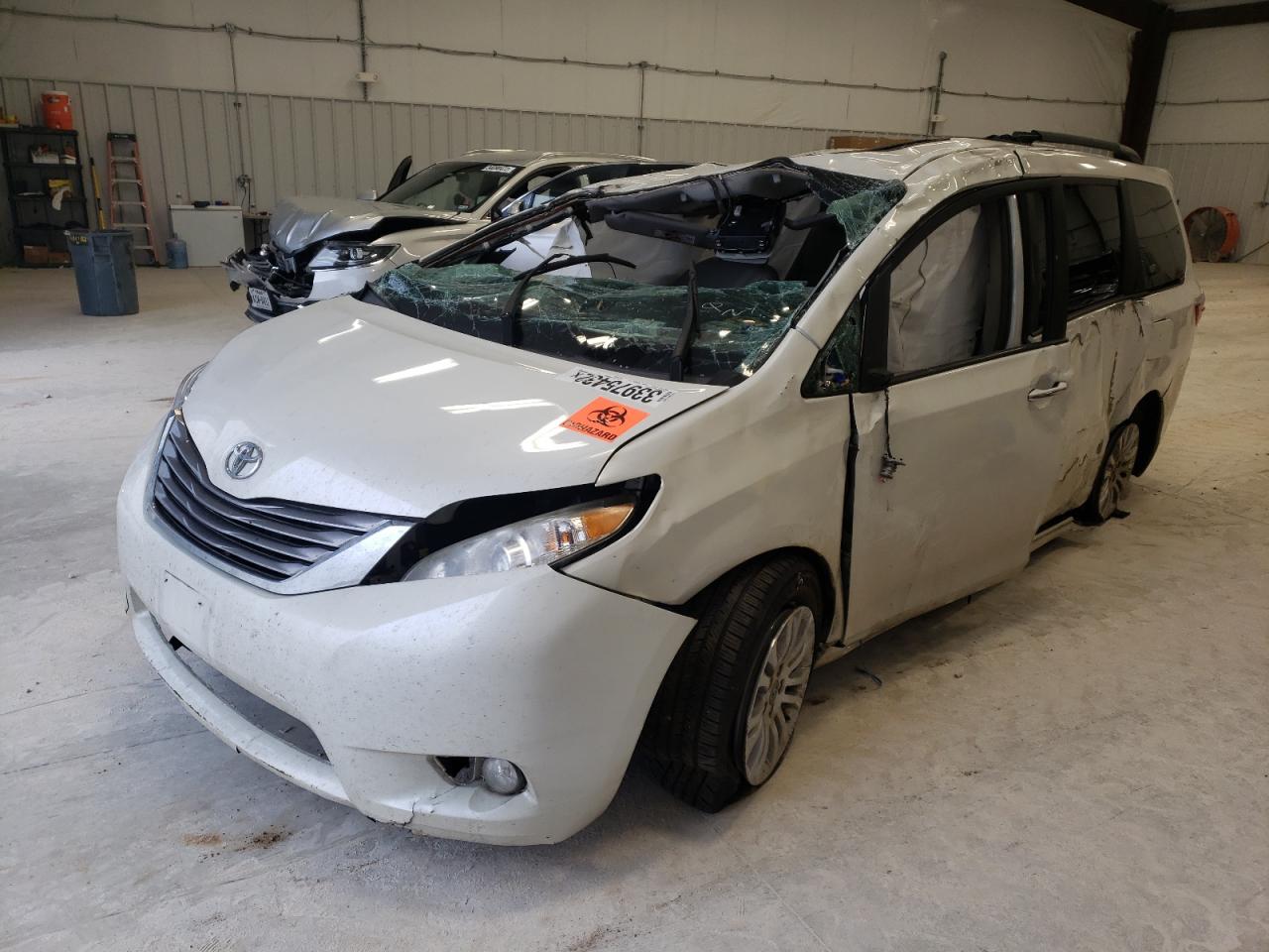 Photo 2 from auction – 2017 TOYOTA SIENNA XLE with VIN 5TDYZ3DC0HS816813