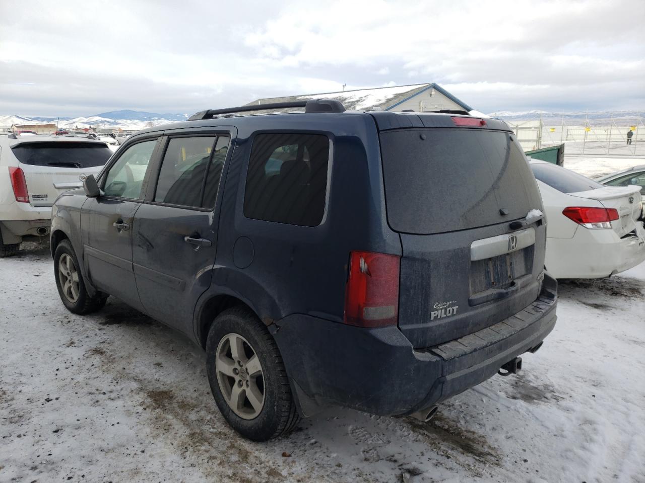 Фото 3 с аукциона – 2011 HONDA PILOT EXL с VIN 5FNYF4H51BB106356